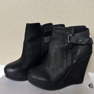 NIB ALDO Savary Black Leather Wedge Bootie Size 7.5
